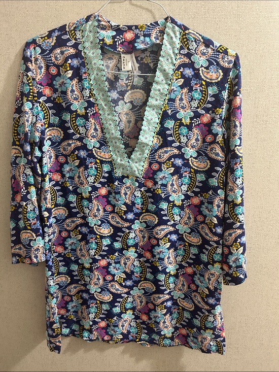 Liz Claiborne Tops - Liz Claiborne Navy Floral Paisley V-Neck Tunic with Mint Lace
